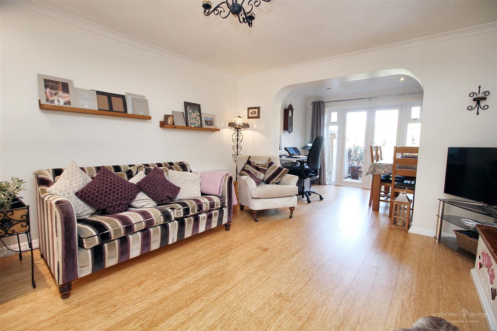 2 bed property in The Old Lane, Reading
